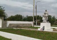 Памятник дубоссары